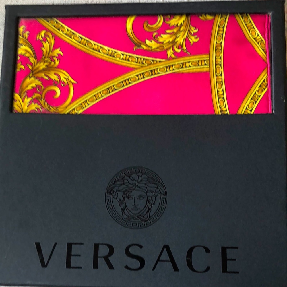 Versace brocade silk scarf 90 x 90 New with tags